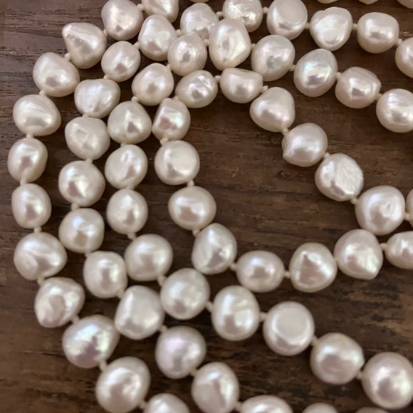 Freshwater Pearl Necklace 18 in. - Picture 7 of 9
